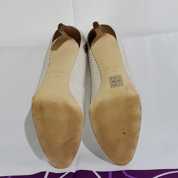 Nine West White/Cream Leather Snakeskin Closed Toe Heels - Size 6.5 M - Picture 5 of 16